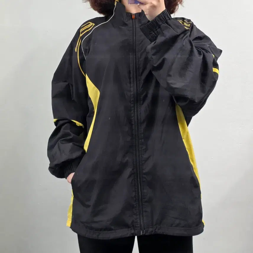 [BUNJANG] Umbro Windbreaker Jacket Black Yellow (Size 105) / [프립]105/엄브로 바람막이 자켓