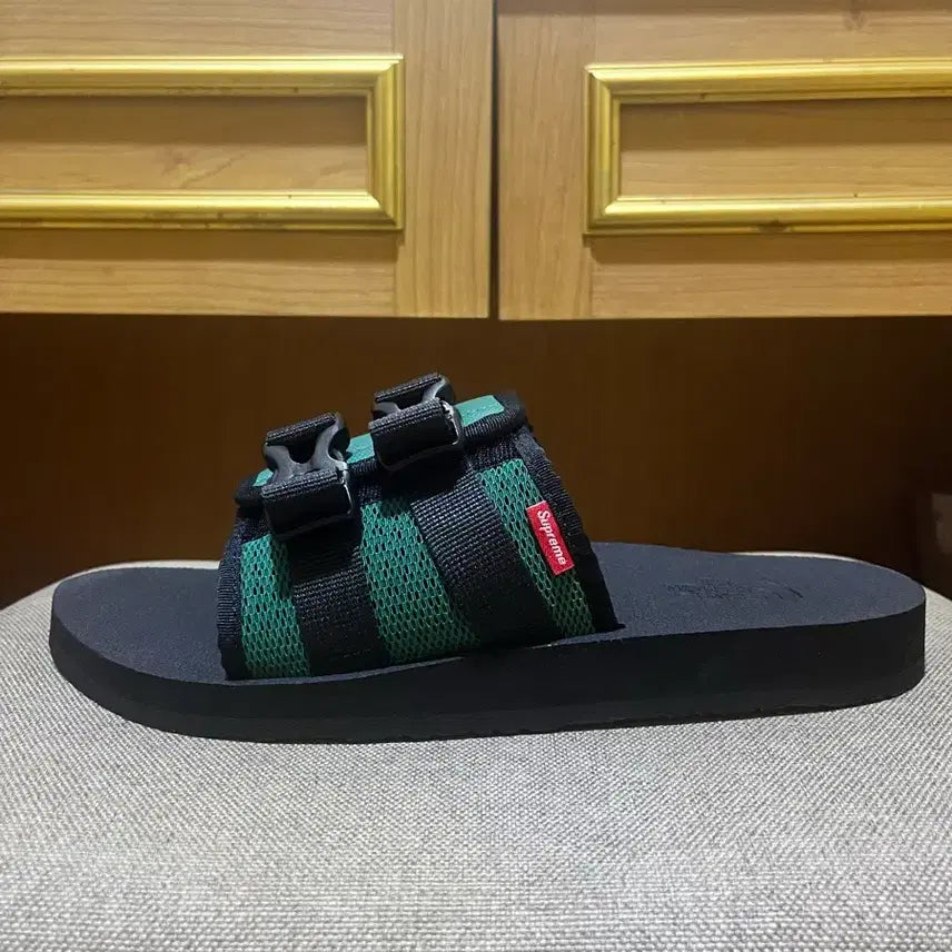 [BUNJANG] Supreme x The North Face SS22 Green Slides (Size US 8 / 260) / 22ss 슈프림 노스페이스 슬리퍼 그린 260사이즈