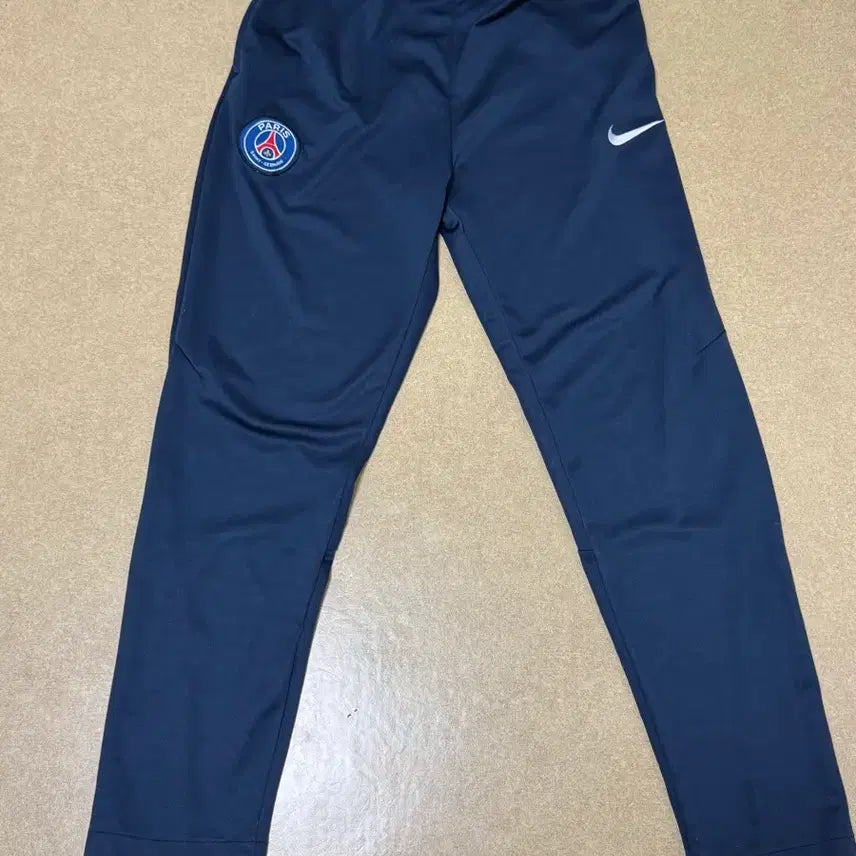[BUNJANG] Paris Saint-Germain Training Pants (L) / 파리생제르맹 트레이닝 하의(L)