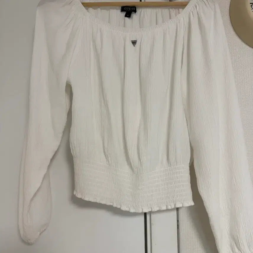 [SOLD OUT] 게스 오프숄더 블라우스 화이트55