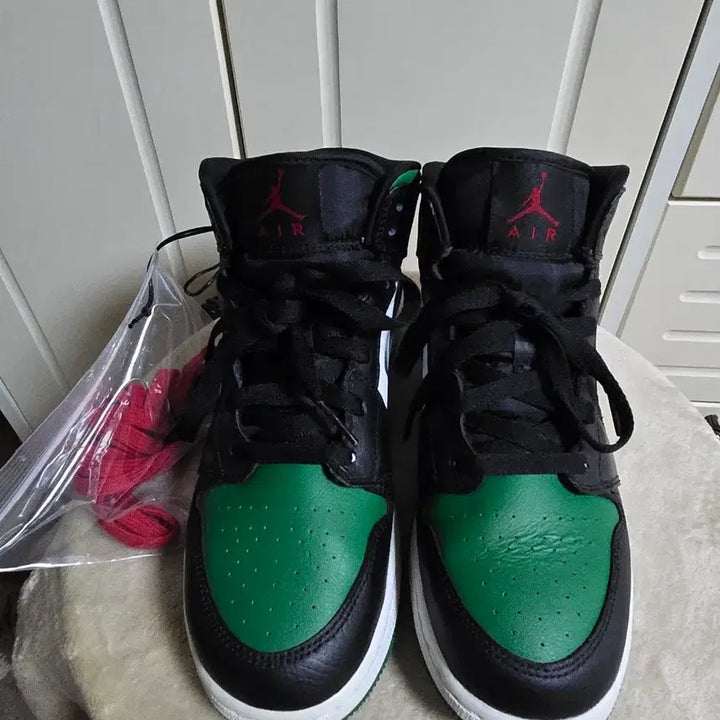 [BUNJANG] Nike Air Jordan 1 Mid Green Toe / 240/나이키 에어 조던 1 미드그린토