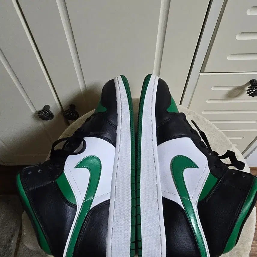 [BUNJANG] Nike Air Jordan 1 Mid Green Toe / 240/나이키 에어 조던 1 미드그린토