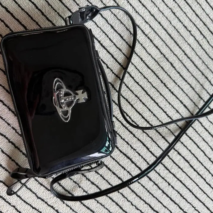 [BUNJANG] Vivienne Westwood Joanna Enamel Camera Bag / 비비안웨스트우드 조안나 에나멜 카메라백