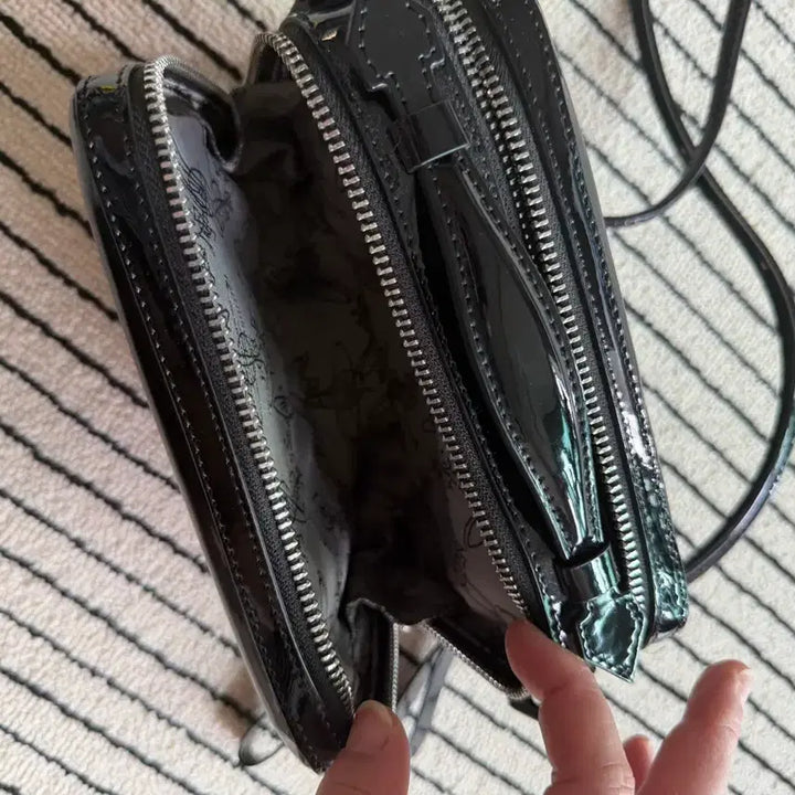 [BUNJANG] Vivienne Westwood Joanna Enamel Camera Bag / 비비안웨스트우드 조안나 에나멜 카메라백