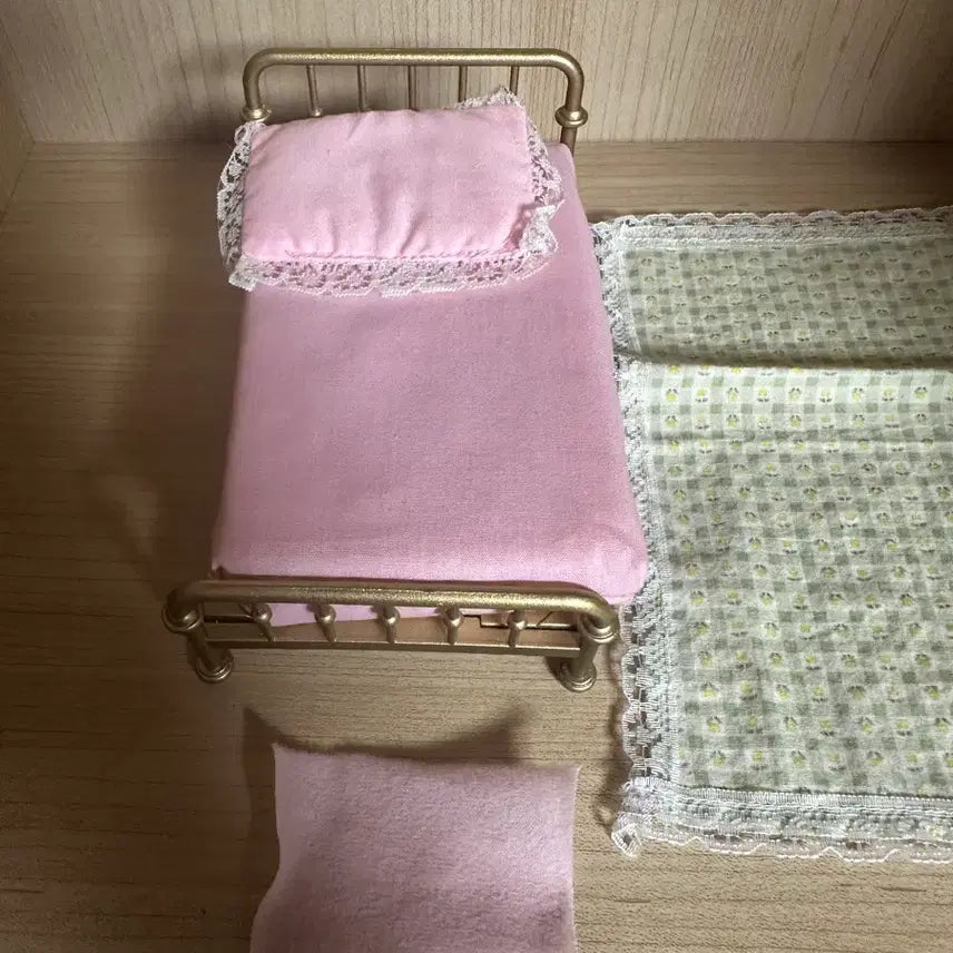 [BUNJANG] Sylvanian Families Bronze Bed Rare Item / 실바니안 청동침대 레어