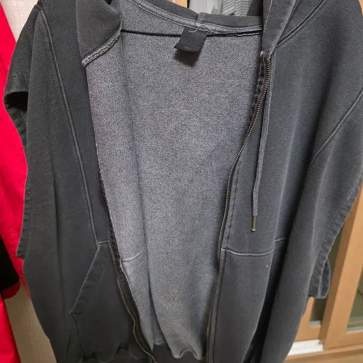 [BUNJANG] Azcatone Sleeveless Hooded Zip-Up Deep Gray / 에즈카톤 민소매 후드집업 딥그레이