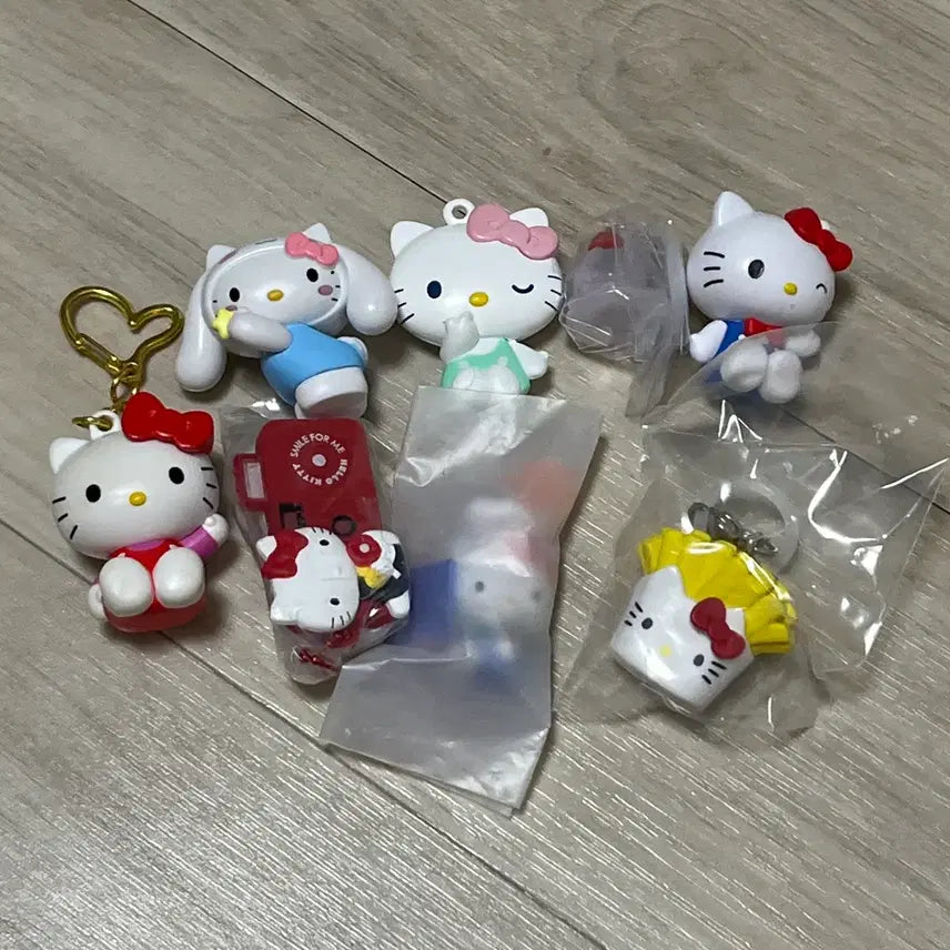 [BUNJANG] Sanrio Hello Kitty Gacha Bundle Set / 산리오 키티 가챠 일괄 처분 양도