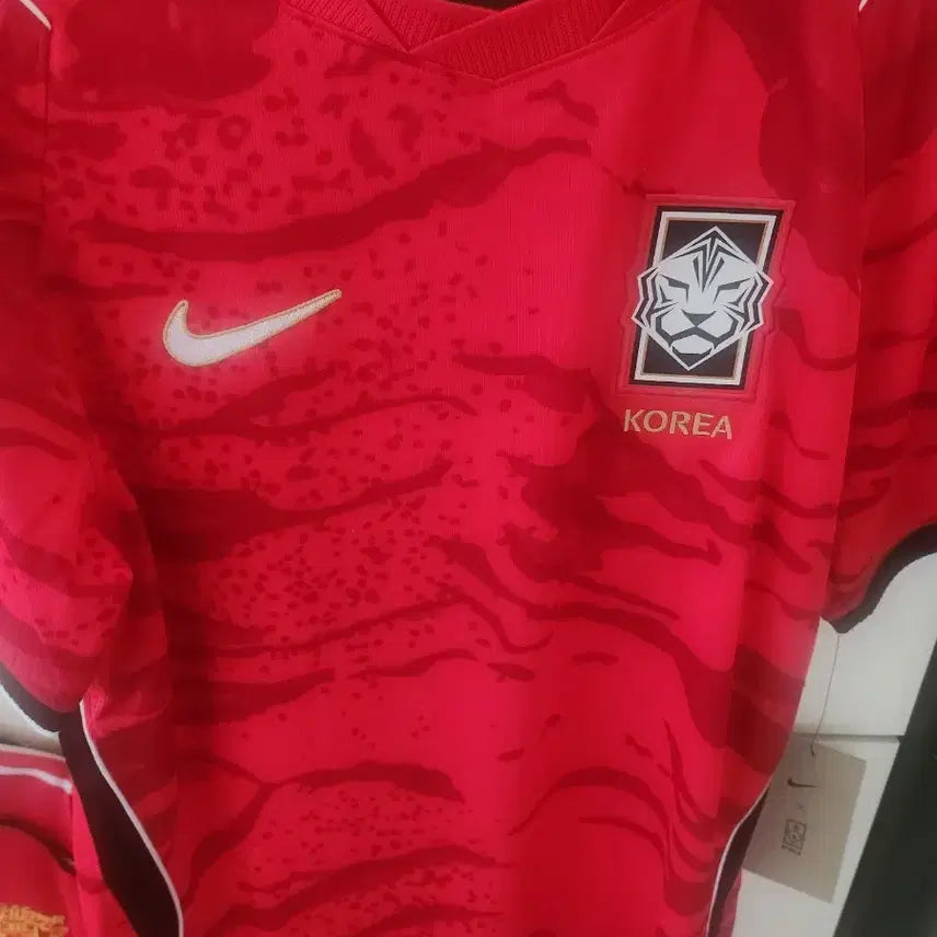 [BUNJANG] Son Heung-min National Team Authentic Replica Jersey (Size M) &amp; 137 Merch Bundle / 손흥민 국대 정품 유니폼 &amp; 137 굿즈 일괄 판매 먼저 오면 18