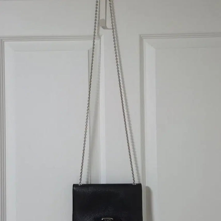 [SOLD OUT] 페라가모 바라 리본 지니백 은장