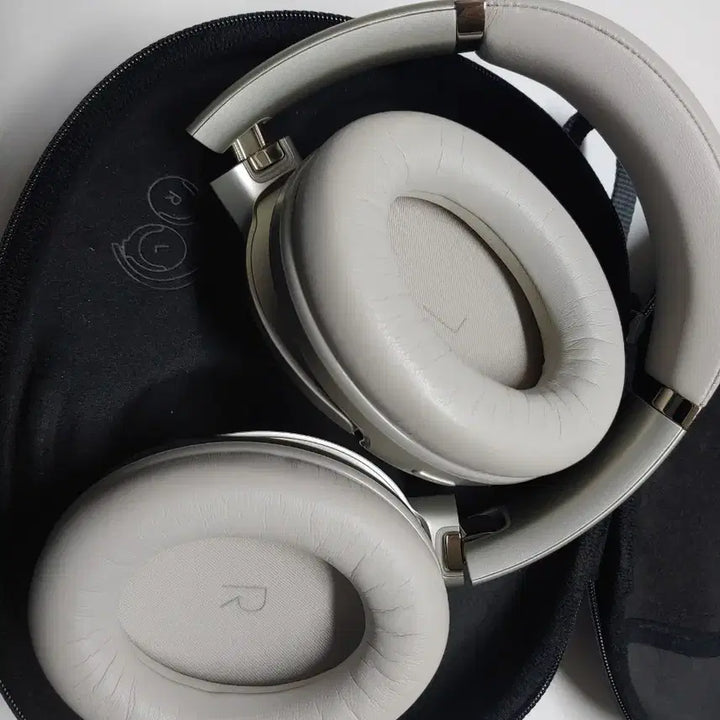 [BUNJANG] JBL Tour One M2, Sennheiser Accentum, AKG Y50BT Headphones Bundle / JBL TOUR ONE M2+젠하이저 엑센텀+AKG Y50BT 헤드폰