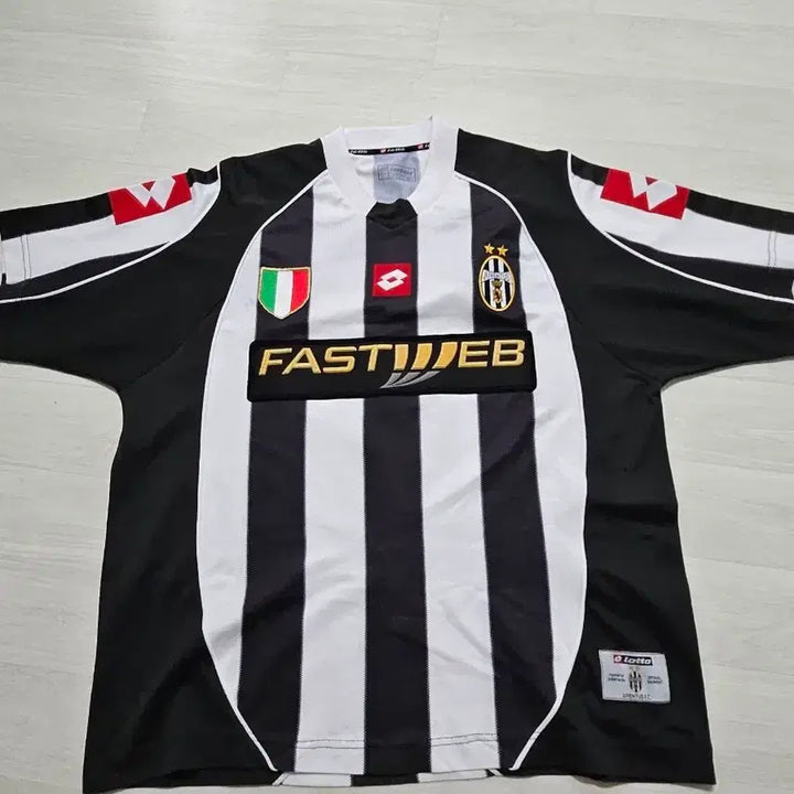[BUNJANG] Juventus 2002-2003 Home Football Jersey Size L / 02-03 유벤투스 홈 L사이즈