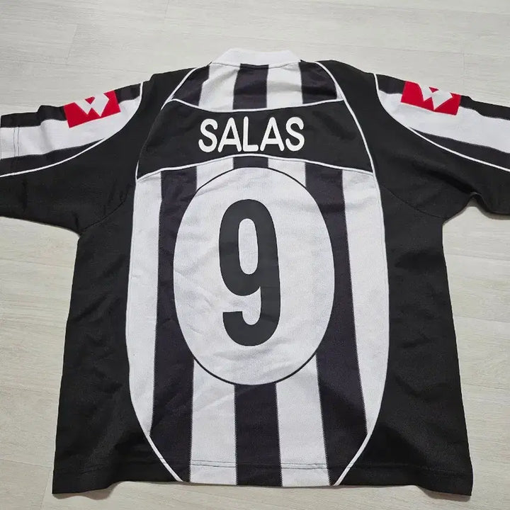 [BUNJANG] Juventus 2002-2003 Home Football Jersey Size L / 02-03 유벤투스 홈 L사이즈