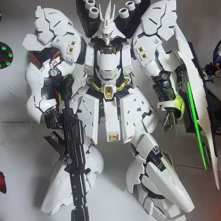 [BUNJANG] China Made RG White Sazabi &amp; Orange Sazabi Assembled Model Kit / 중국제 RG 백사자비 &amp; 주황 사자비 가조립 팝니다.