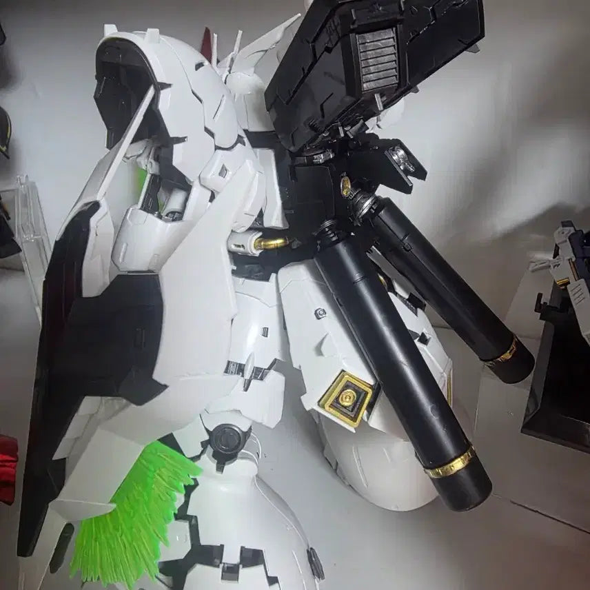 [BUNJANG] China Made RG White Sazabi &amp; Orange Sazabi Assembled Model Kit / 중국제 RG 백사자비 &amp; 주황 사자비 가조립 팝니다.