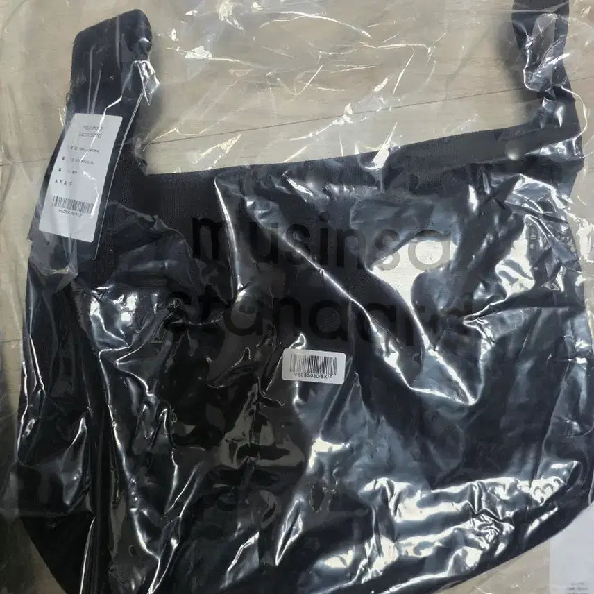 [BUNJANG] Musinsa Standard Canvas Newspaper Bag Black / 무신사 스탠다드 캔버스 뉴스페이퍼 백 [블랙]