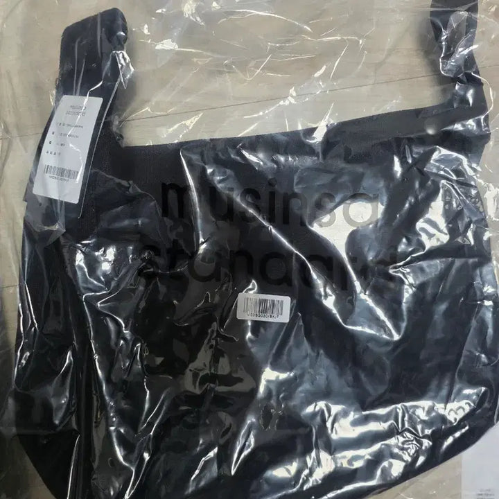 [BUNJANG] Musinsa Standard Canvas Newspaper Bag Black / 무신사 스탠다드 캔버스 뉴스페이퍼 백 [블랙]