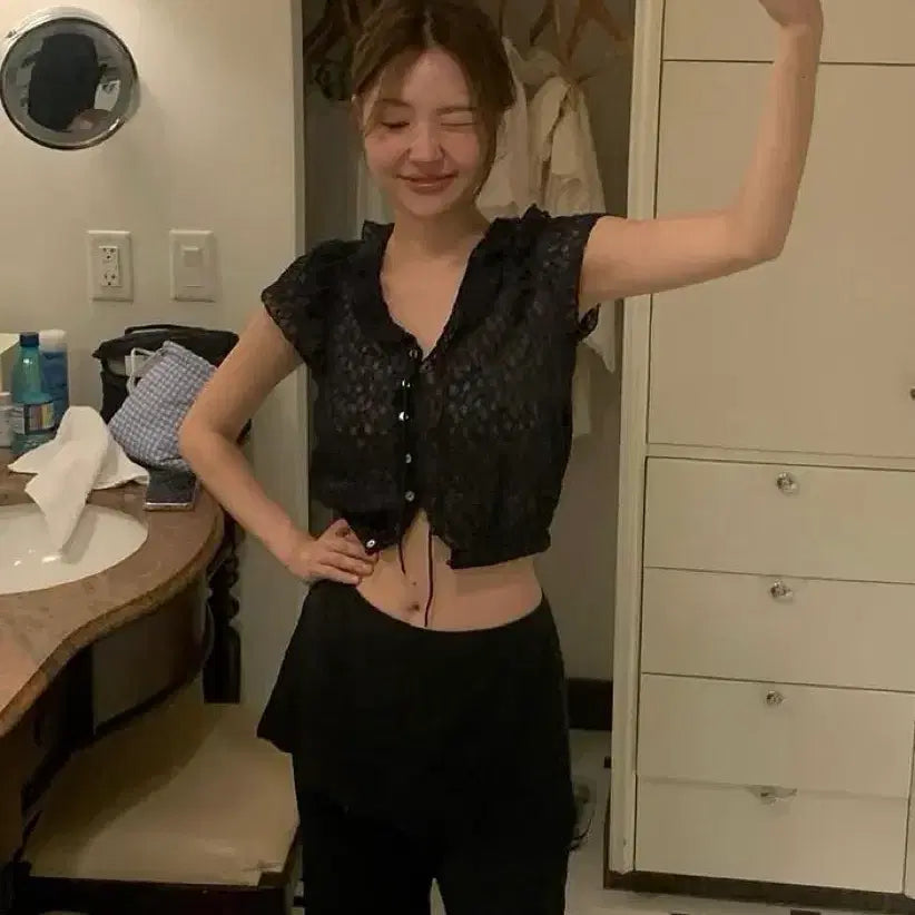 [BUNJANG] Thanat Half Sleeve Lace Blouse (Black) / 타낫 하프 슬리브 레이스 블라우스 (블랙)