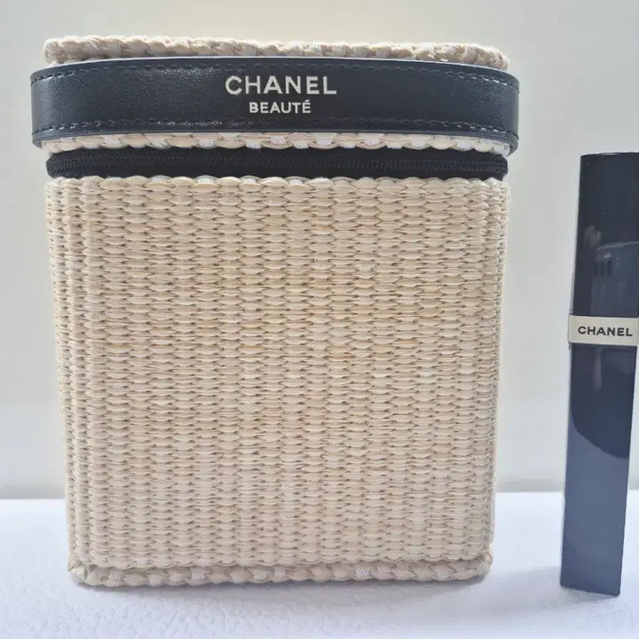 [BUNJANG] Chanel Summer Essentials Set Rattan Pouch &amp; Le Volume Mascara Golden Brown Limited Edition / 한정판! 샤넬 썸머 에센셜 세트 라탄 파우치 레베쥬 마스카라 골든 브라운