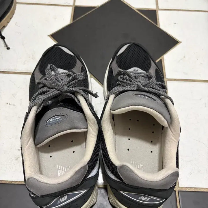 [BUNJANG] New Balance 2002R Sneakers / 뉴발란스 2002R
