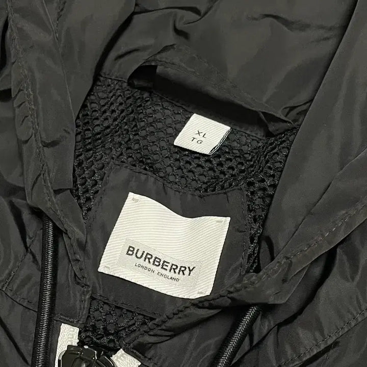 [BUNJANG] Burberry London Windbreaker Black XL / 버버리 런던 바람막이 블랙 XL (105)