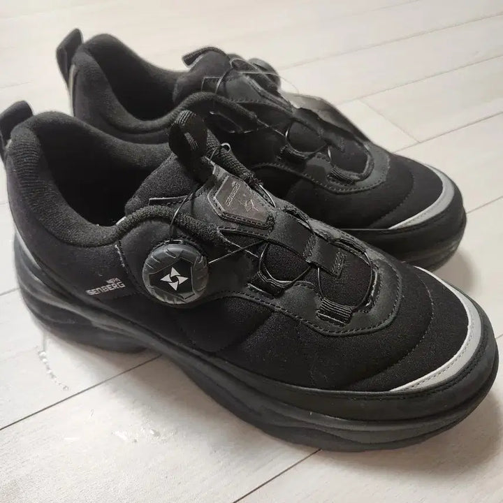 [BUNJANG] NEPA Trekking Shoes Izenburg Edge Grip Dial Winter Shoes / 택 새상품) 네파 트레킹화 이젠벅 엣지그립 다이얼 방한화 사이즈265