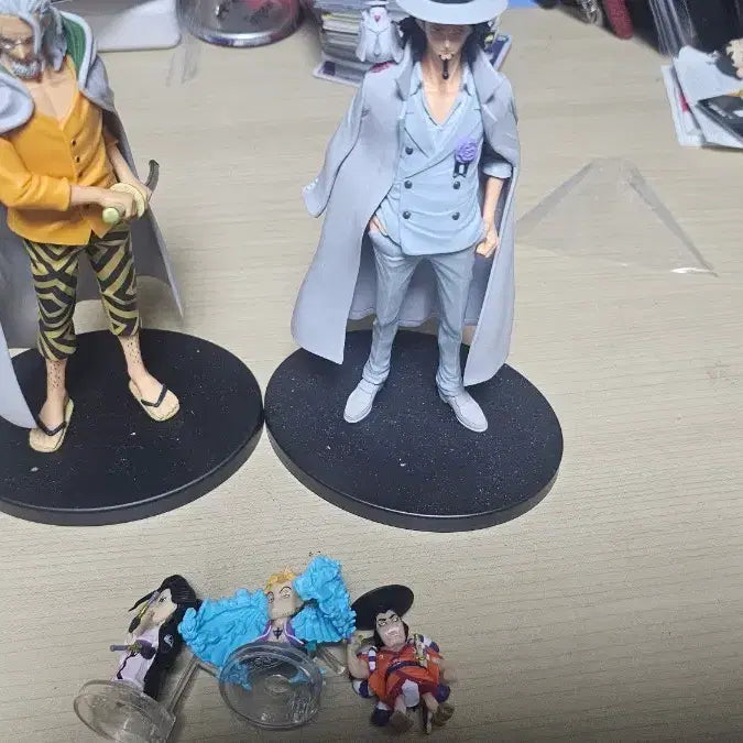 [BUNJANG] One Piece Figures Bundle with Gacha Figures / 원피스 피규어 2개 와 가챠 피규어 3개 팝니다