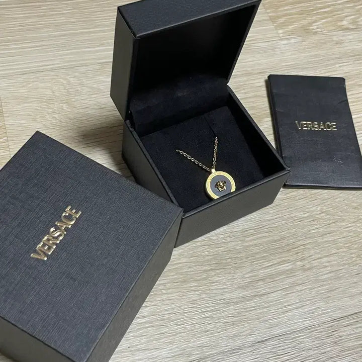 [BUNJANG] Versace Medusa Necklace / [OS] 베르사체 메두사 목걸이