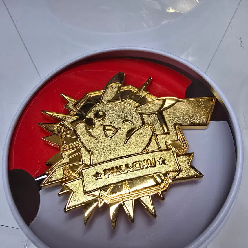 [SOLD OUT] 포켓몬 팝업 랜덤 뱃지 황금 피카츄