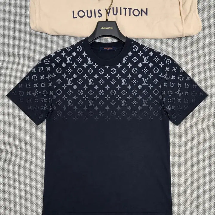 [BUNJANG] Louis Vuitton Gradient Monogram T-Shirt / 루이비통 그라디언트 모노그램 티셔츠