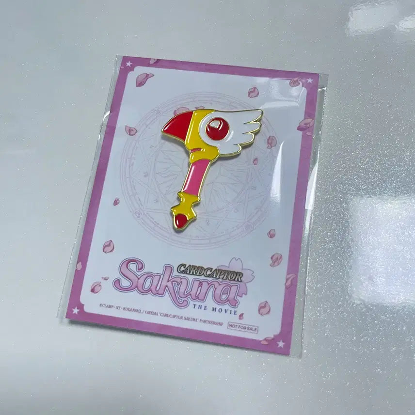 [BUNJANG] Cardcaptor Sakura Movie Special Badge: Chicken Wing &amp; Key of Sealing / 극장판 카드캡터 사쿠라 마법의 카드 특전 닭봉 뱃지 봉인의 지팡이
