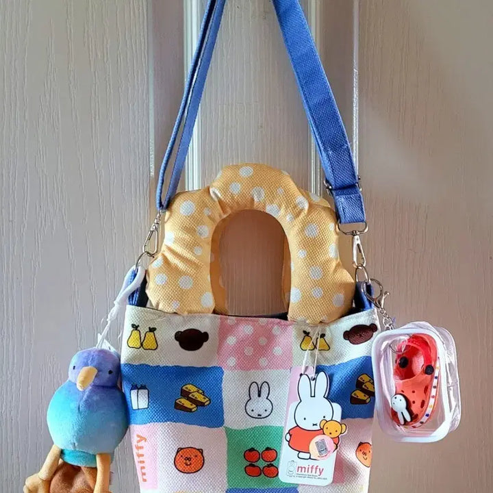 [BUNJANG] Miffy Pattern Crossbody Bag with Kiwi Bird Keychain Doll &amp; Crocs-style Sandal Keychain Set (New) / 미피 패턴 크로스백+키위새 키링인형+크록스st 샌들 키링(새상품)