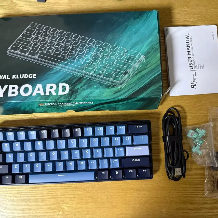 [BUNJANG] Royal Kludge RK61 Plus 60% 61-Key Mechanical Keyboard / 60% 61키 배열 키보드 / 블루투스+2.4g+유선