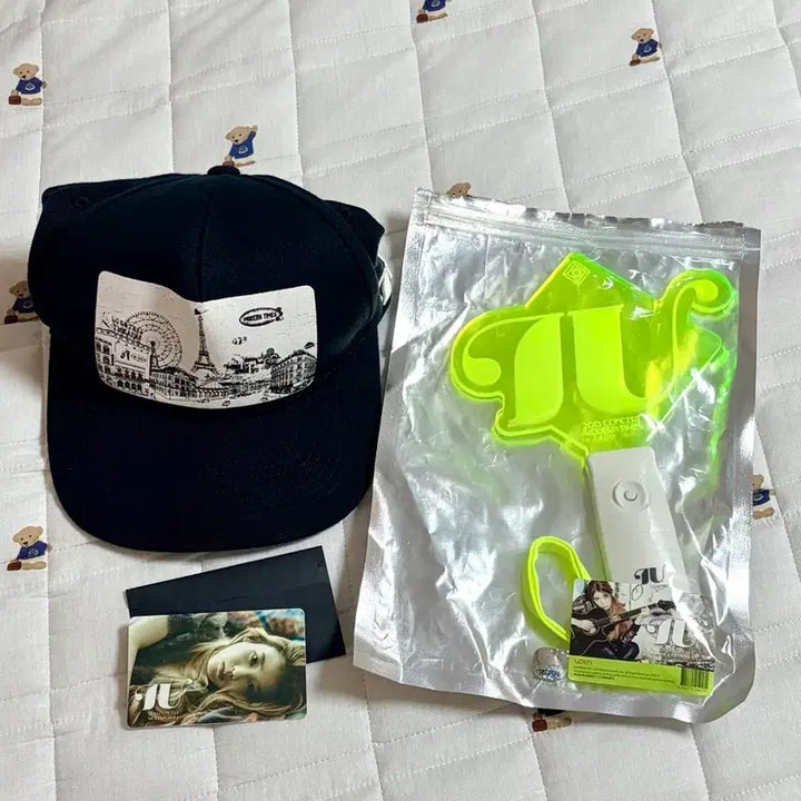 [BUNJANG] IU 2013 Modern Times Concert Goods Snapback &amp; Lightstick Set / 아이유 2013년 모던타임즈 콘서트 굿즈 스냅백,응원봉 세트