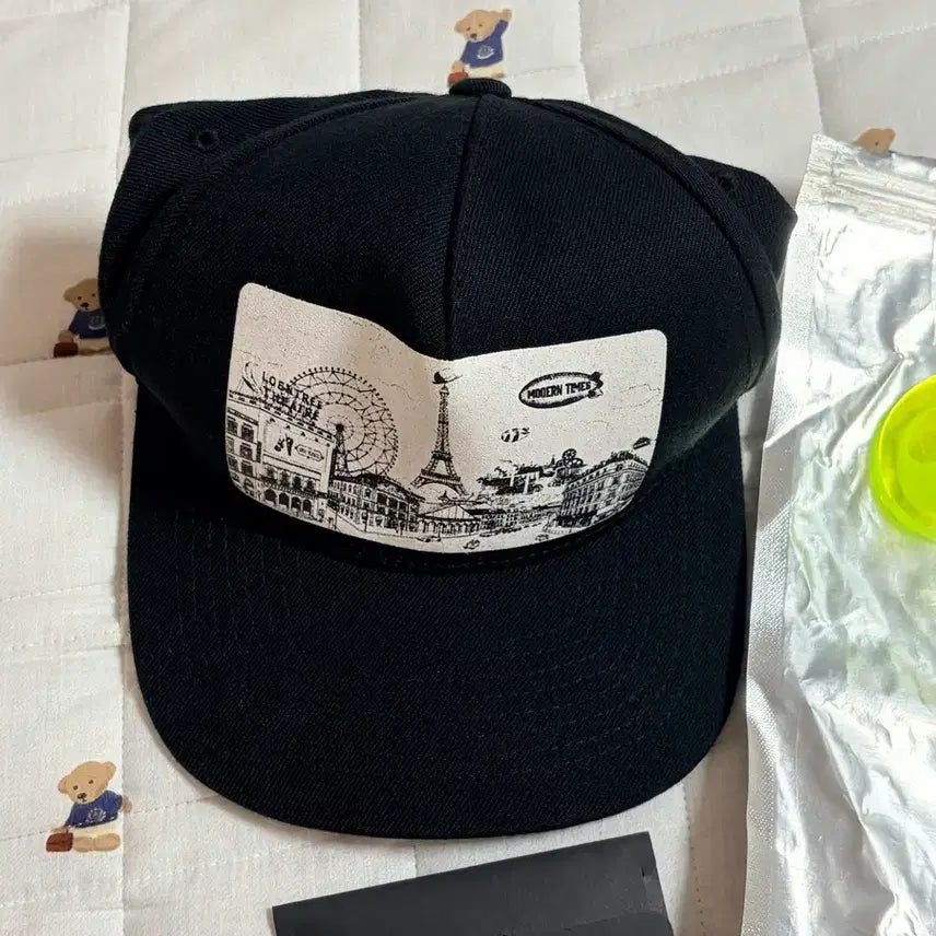 [BUNJANG] IU 2013 Modern Times Concert Goods Snapback &amp; Lightstick Set / 아이유 2013년 모던타임즈 콘서트 굿즈 스냅백,응원봉 세트