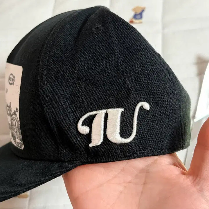 [BUNJANG] IU 2013 Modern Times Concert Goods Snapback &amp; Lightstick Set / 아이유 2013년 모던타임즈 콘서트 굿즈 스냅백,응원봉 세트