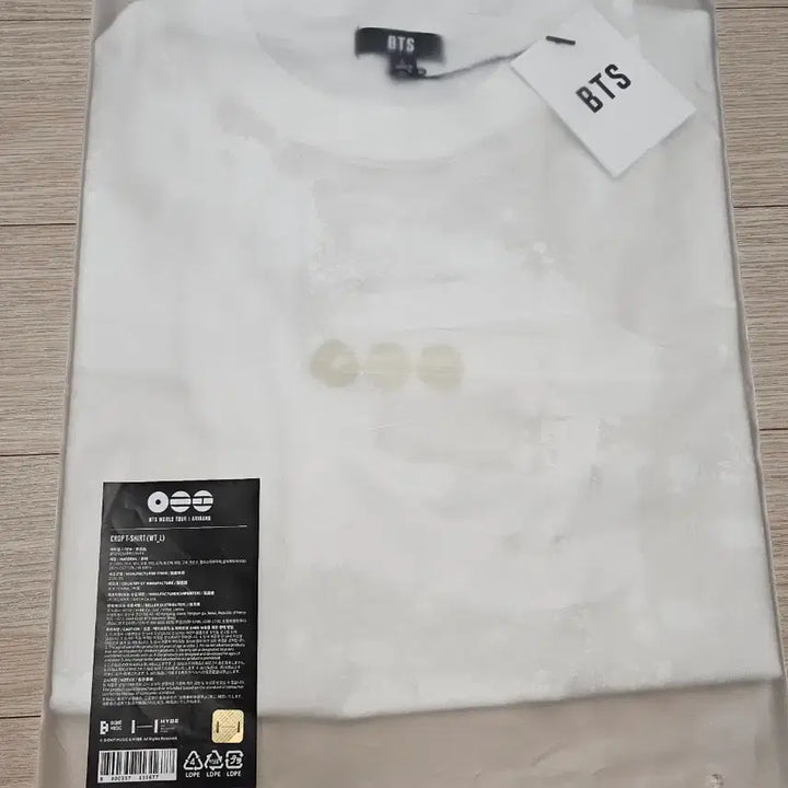 [BUNJANG] BTS ARIRANG Tour Cropped T-Shirt L (White) / 미개봉원가이하)BTS 방탄소년단 아리랑 투어 크롭티셔츠 L ARIRANG