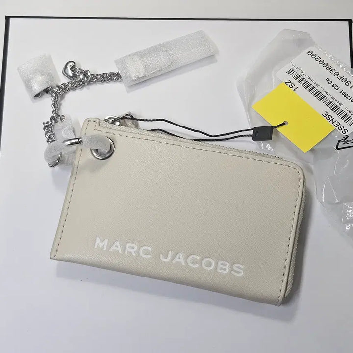 [BUNJANG] Marc Jacobs Off White Top Zip Charm Coin Pouch / [새상품/정품] 마크 제이콥스 오프 화이트 탑 지퍼 참 코인 파우치