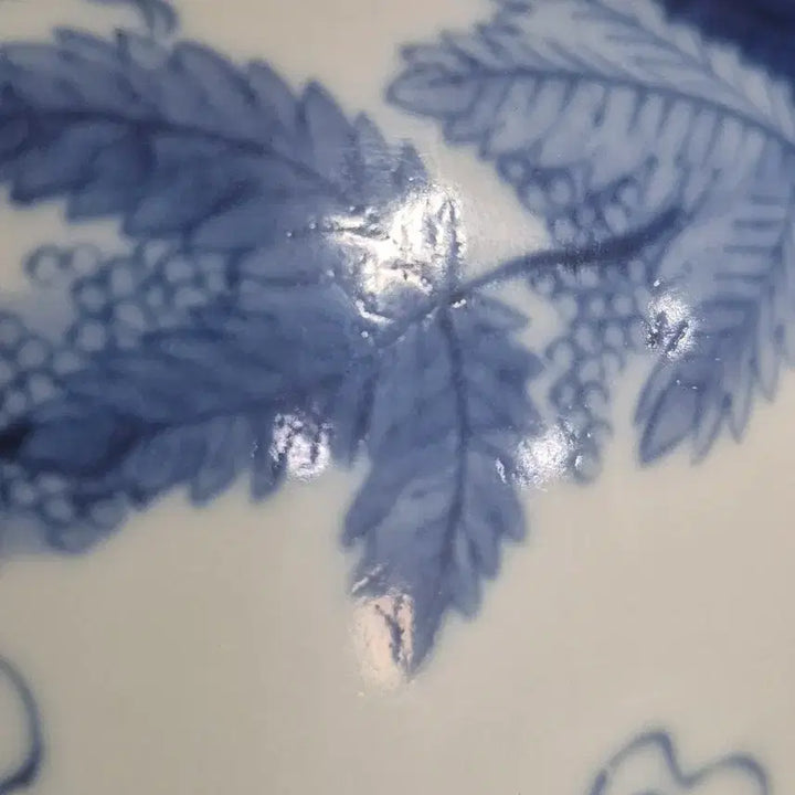 [BUNJANG] Blue-and-white Porcelain Bottle with Grape and Cat Motif / 청화 백자 고양이 포도 그림 호로병 주병 물병