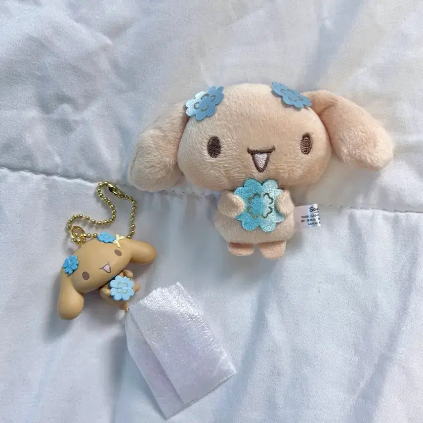 [BUNJANG] Cinnamoroll Mocha Clover Secret Random Brooch &amp; Keychain Set / 반택포)모카 클로버 시크릿 랜덤 브로치 , 시크릿 랜덤 키링 세트