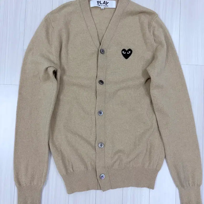 [SOLD OUT] 정품 꼼데가르송 플레이 블랙 하트 와펜 울니트 가디건 m사이즈