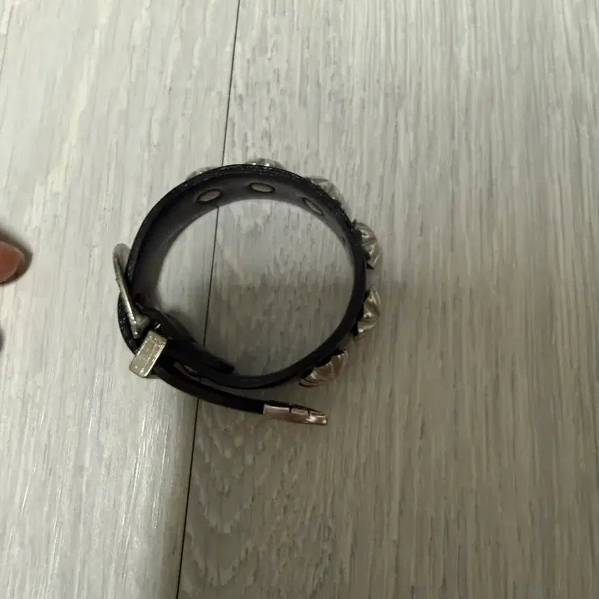 [BUNJANG] Toga Concho Bracelet / (OS)토가 콘쵸 팔찌