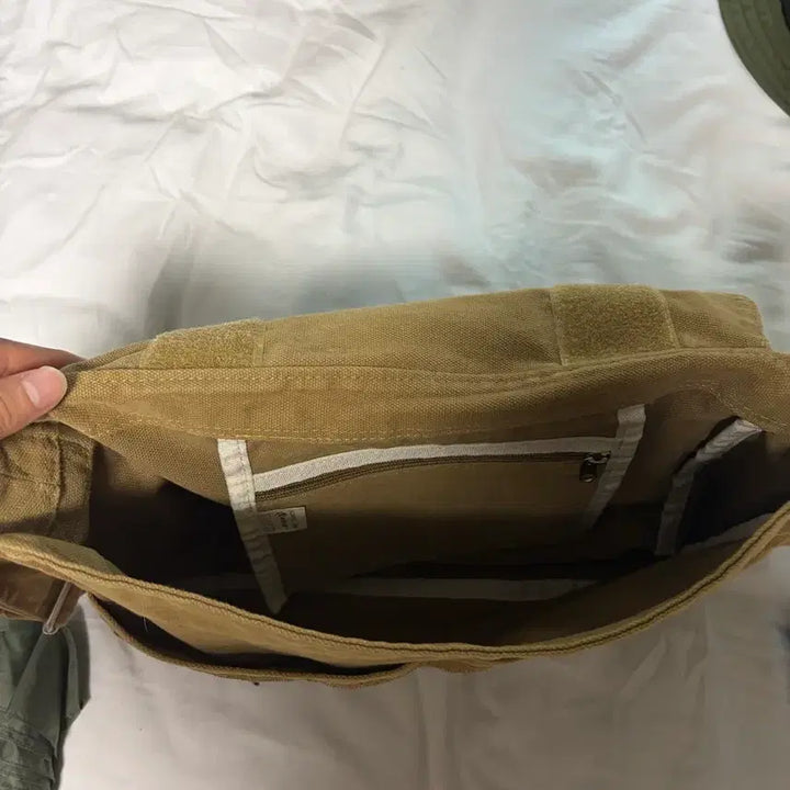 [BUNJANG] Khaki Canvas Crossbody Bag / 카키색 크로스백 캔버스 천 가방
