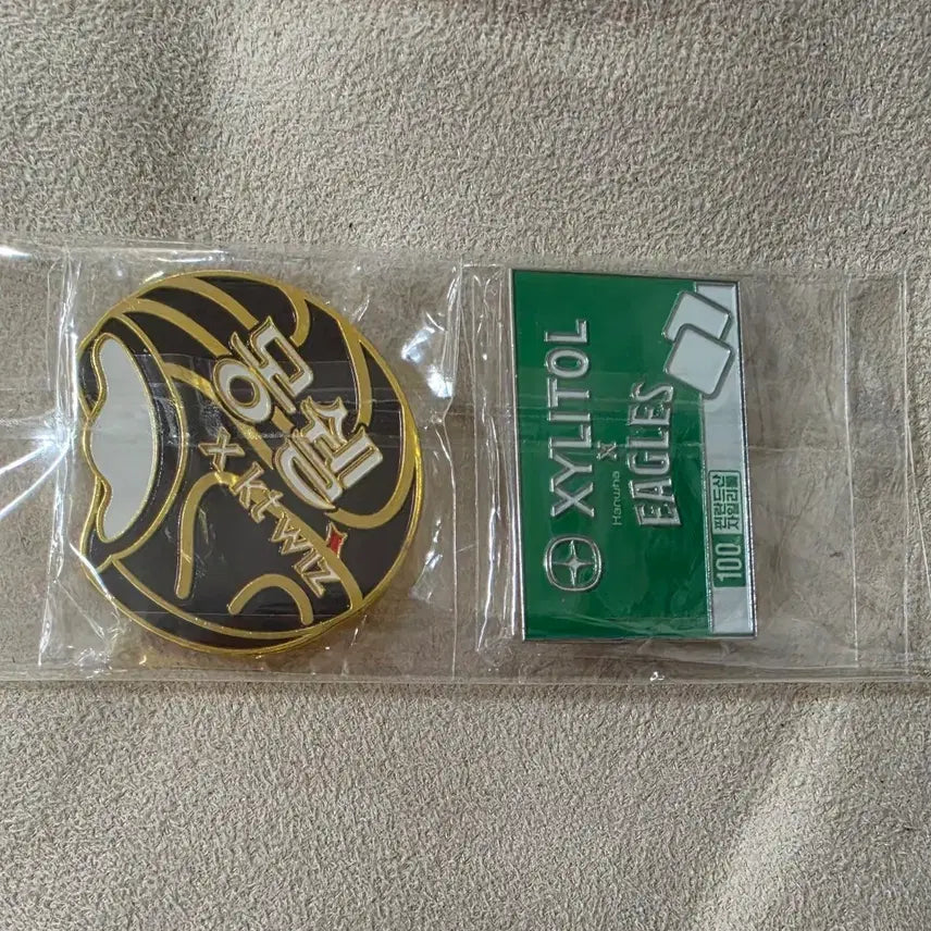 [BUNJANG] Lotte Wellfood KBO 2 Types of Badges / kbo 롯데웰푸드 뱃지 2종