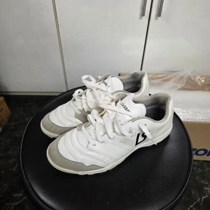 [SOLD OUT] [260] 255추천 루즈이솜브라 액시스 원 VK TF 풋살화