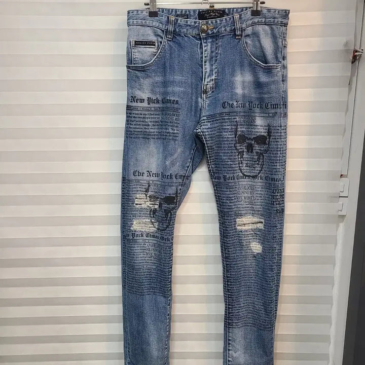 [SOLD OUT] 해골 스키니핏 청바지(32)
