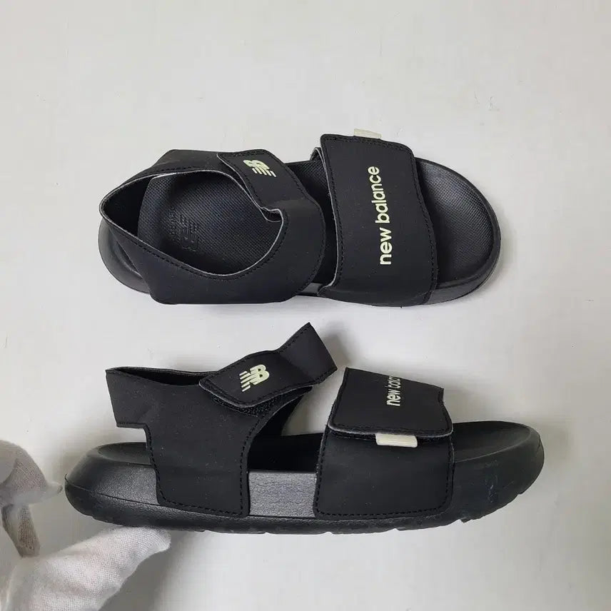 [BUNJANG] New Balance 220mm Sandals / (무료배송) 220mm 뉴발란스 샌들