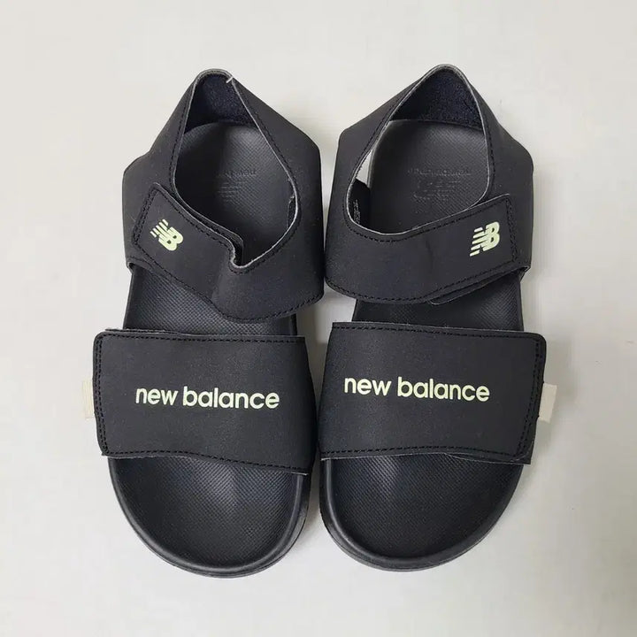 [BUNJANG] New Balance 220mm Sandals / (무료배송) 220mm 뉴발란스 샌들