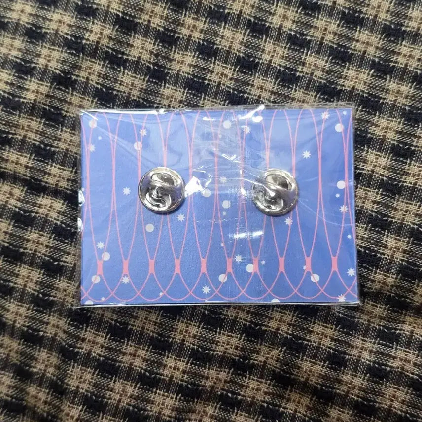 [BUNJANG] MCM Logo Pin Badge Unsealed / 오월오일 로고 핀밴지 미개봉