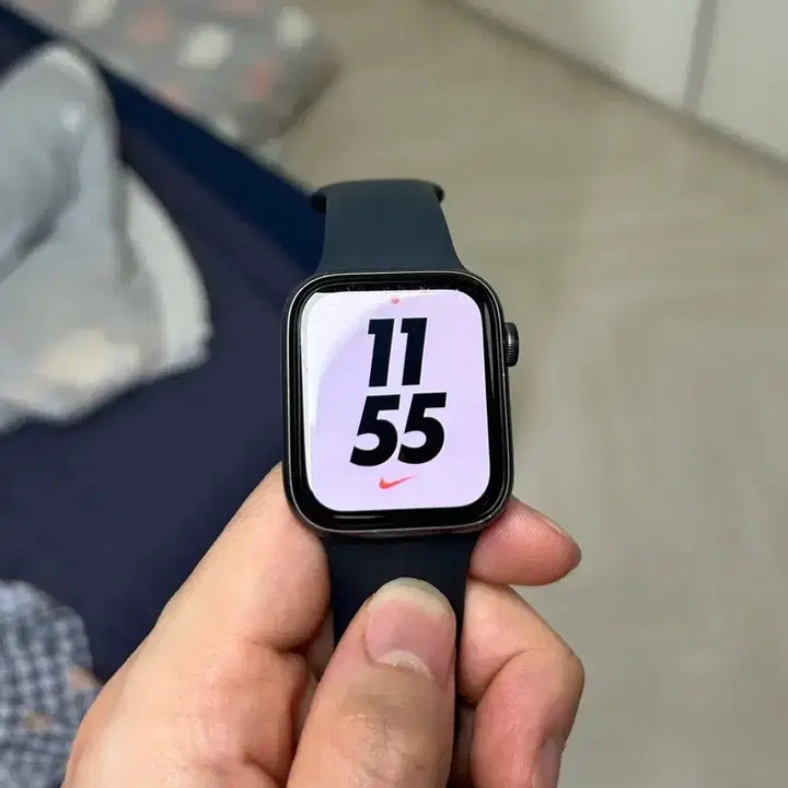 [BUNJANG] Apple Watch SE Nike Edition 44mm with Genuine Strap and Charger / 애플워치se 나이키 44mm + 정품 스트랩 + 정품 충전기
