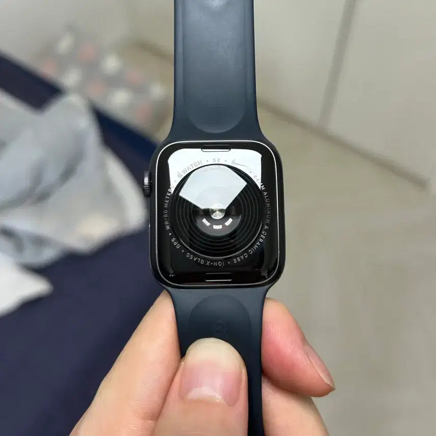 [BUNJANG] Apple Watch SE Nike Edition 44mm with Genuine Strap and Charger / 애플워치se 나이키 44mm + 정품 스트랩 + 정품 충전기